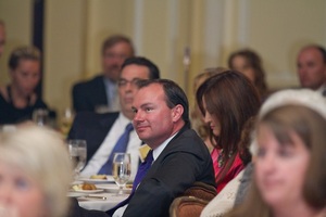 Sen. Mike Lee listens to Sen. Cruz at Sutherland dinner Sen. Mike Lee listens to Sen. Cruz at Sutherland dinner