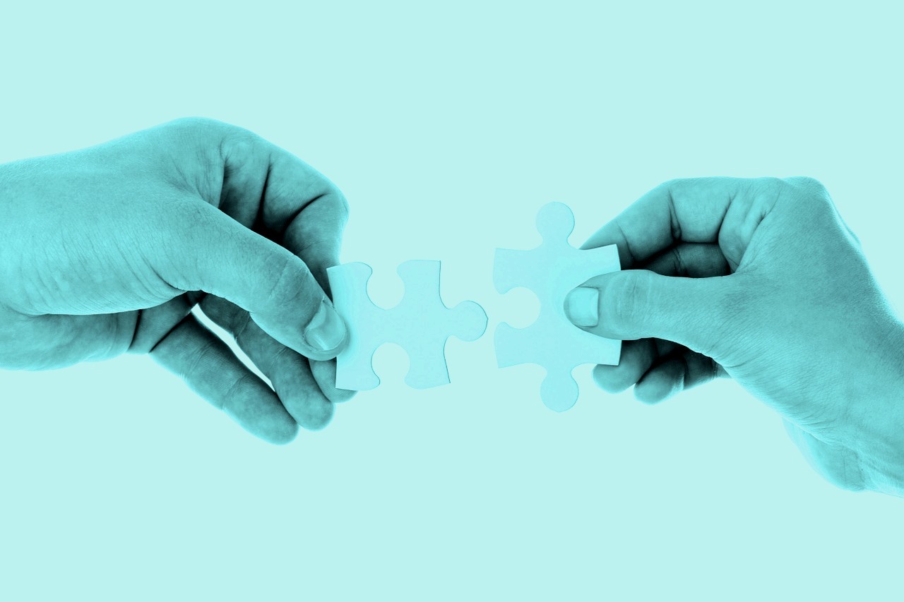 2hands-puzzle-color-20333_1280