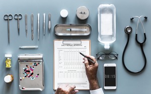 Clinic-tools-checklist-3222079_1920 by rawpixel PIXABAY Free Lic CC0