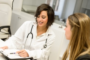 doctor-explaining-to-a-woman_1139-466 by javi-indy FREEPIK Free Lic CC0 doctor-explaining-to-a-woman_1139-466 by javi-indy FREEPIK Free Lic CC0