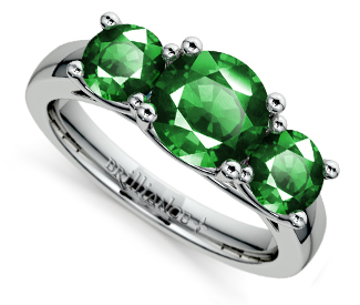 trellis-three-emerald-ring-white-gold-details-1 trellis-three-emerald-ring-white-gold-details-1