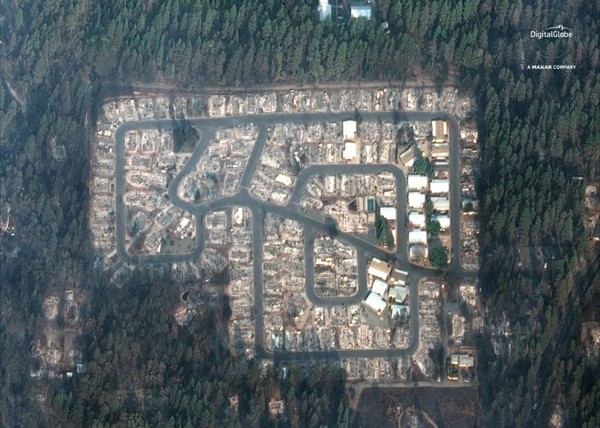 Camp Fire community full tagreuters.com2018binary_LYNXNPEEAI1G7-BASEIMAGE
