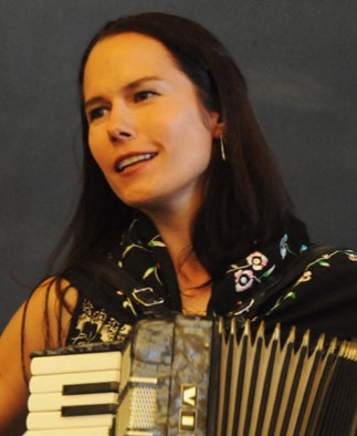 Petra Gelbart w accordeon cropped